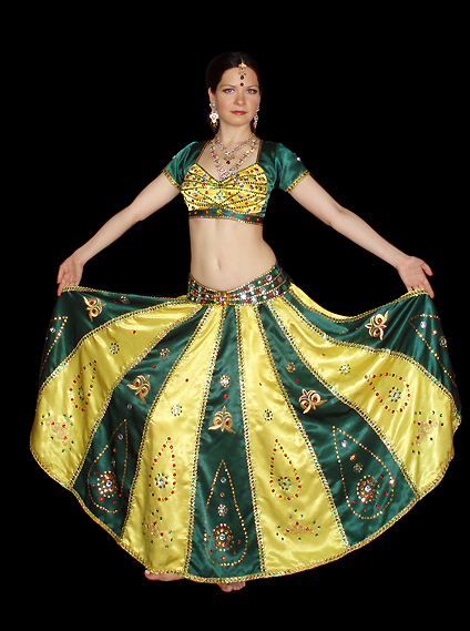 желто-зеленый индийский костюм 