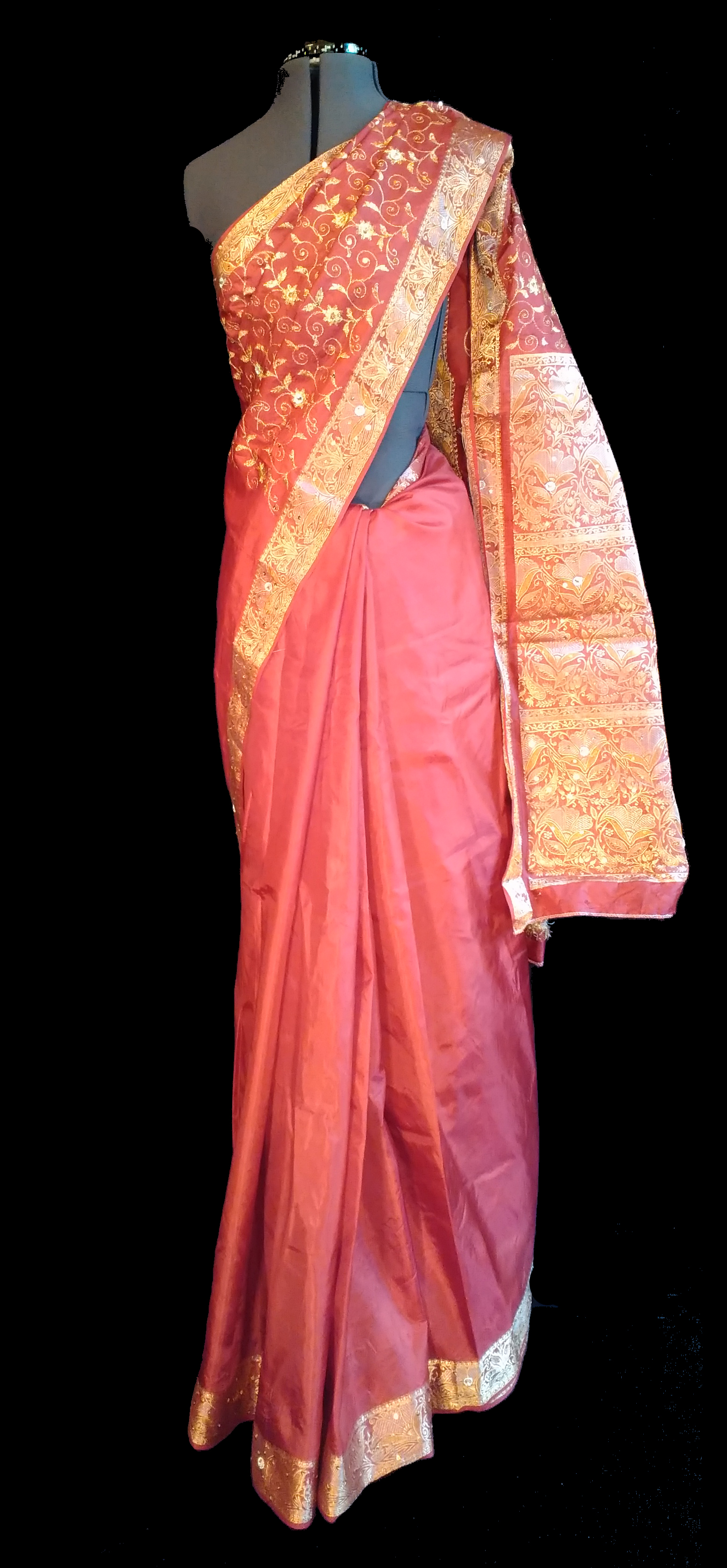 бордовое сари с вышивкой